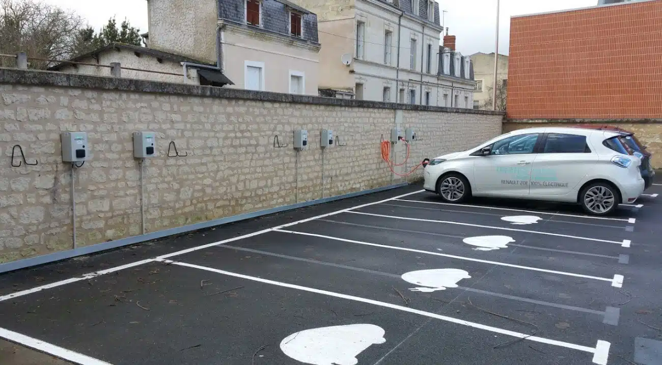 Les dimensions idéales des places de parking pour véhicules électriques